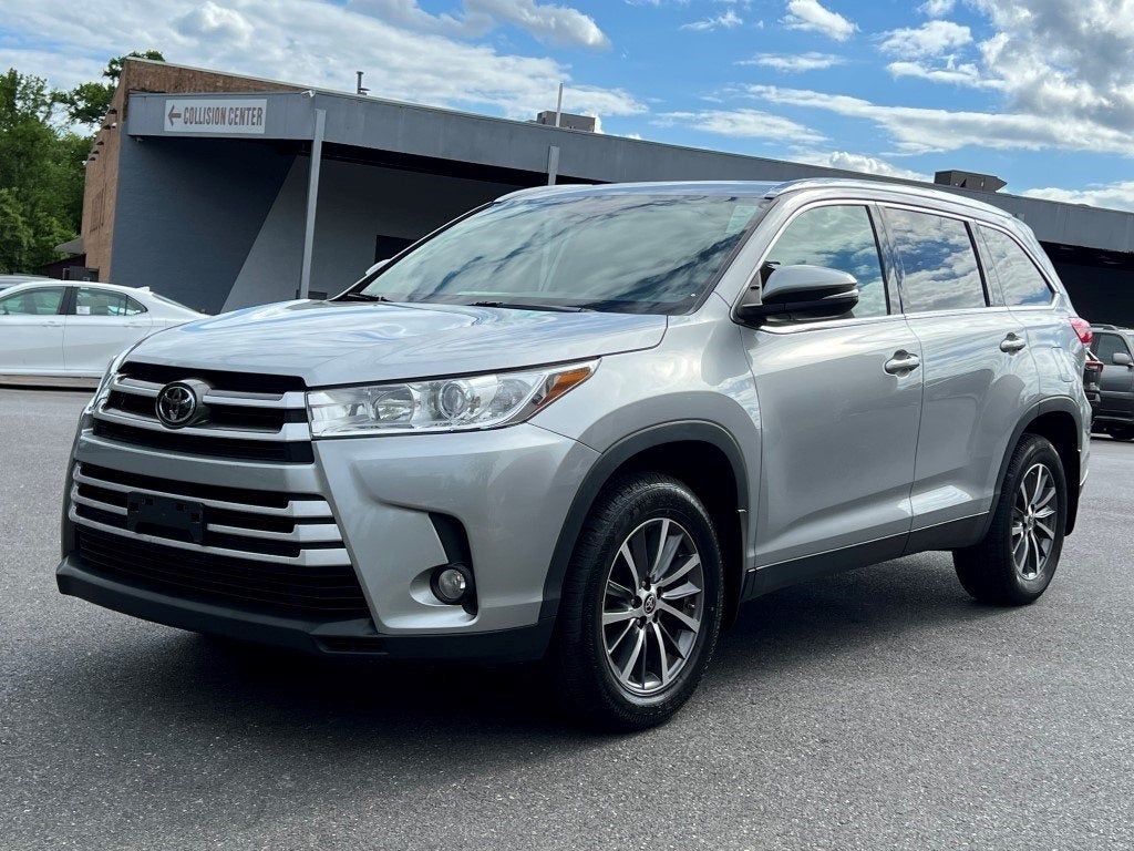Used 2019 Toyota Highlander XLE with VIN 5TDJZRFHXKS627509 for sale in Silver Spring, MD